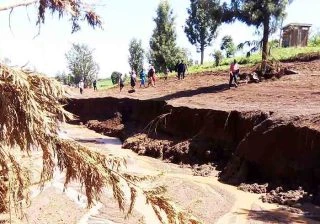 In Kenya's Rift Valley, thousands displaced from their homes after a dam burst its banks